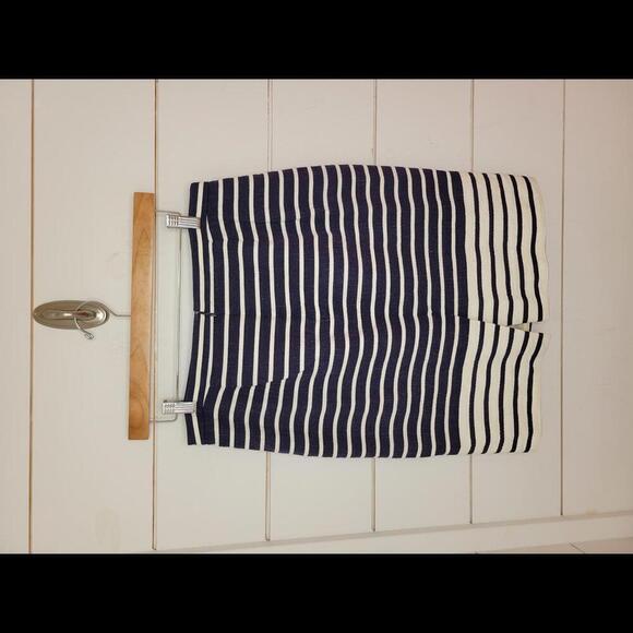 J Crew size 6 navy blue & white stripe pencil skirt - Picture 2 of 3